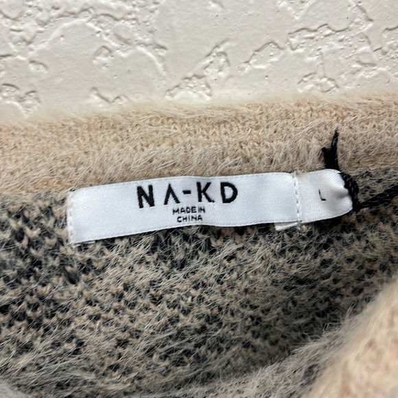 NA-KD Checked Cropped Knitted Top in Beige/ Black L - Picture 4 of 7